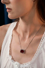 Load image into Gallery viewer, Scarlet Vine-With chain
